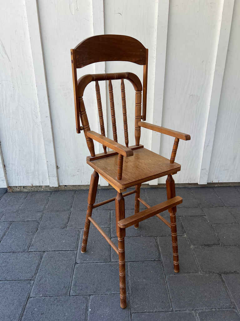 Vintage Baby Doll Spindle Highchair