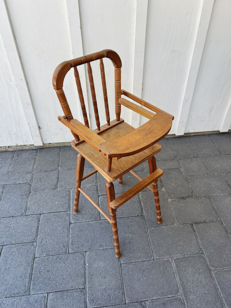 Vintage Baby Doll Spindle Highchair