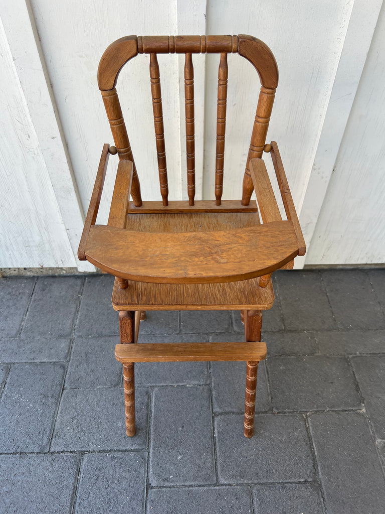 Vintage Baby Doll Spindle Highchair