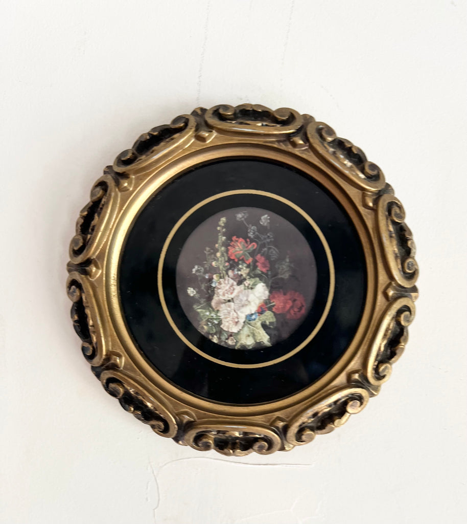 Vintage Round Ornate Floral Frame
