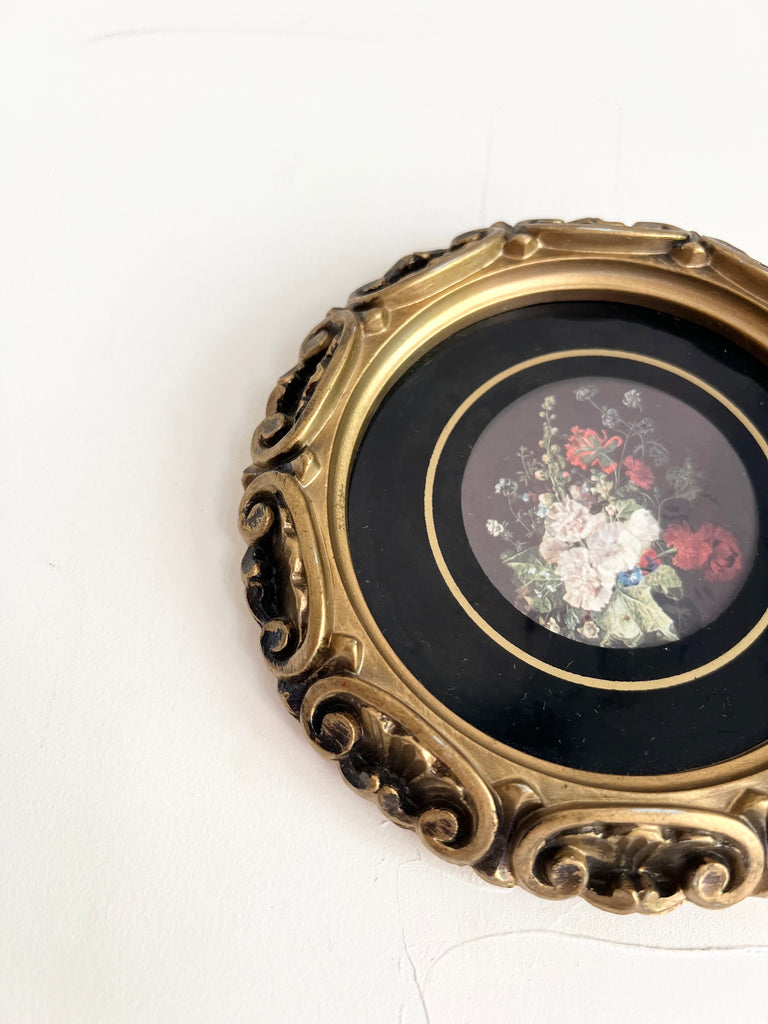 Vintage Round Ornate Floral Frame