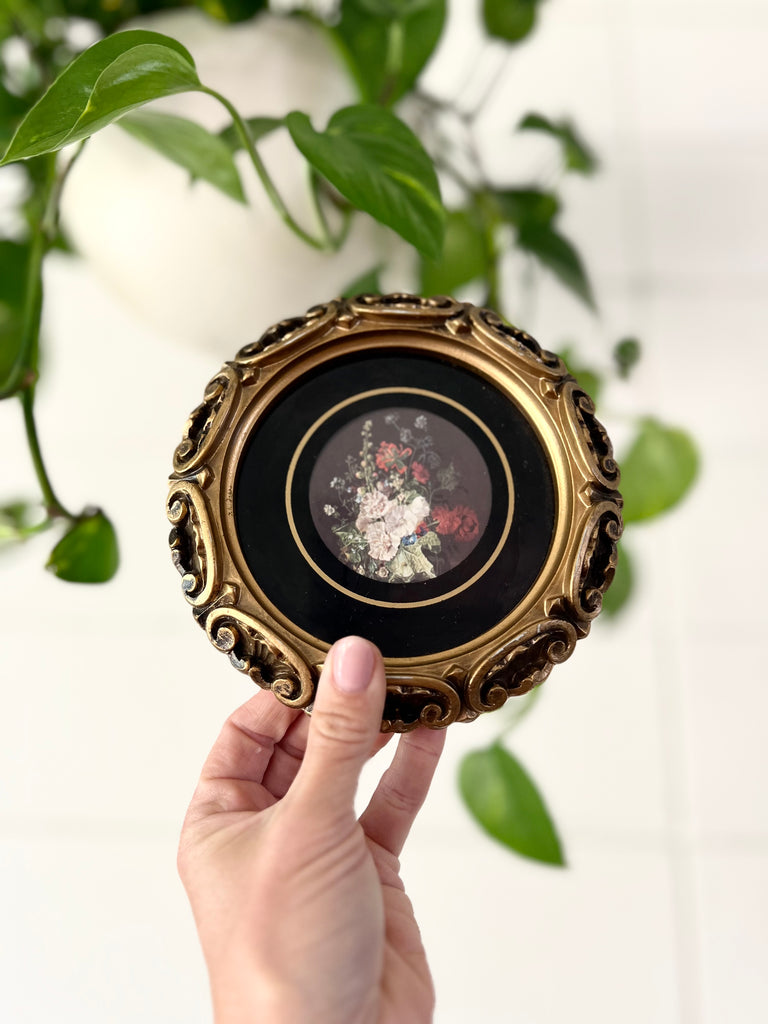 Vintage Round Ornate Floral Frame