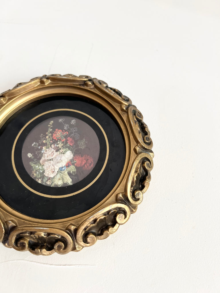 Vintage Round Ornate Floral Frame